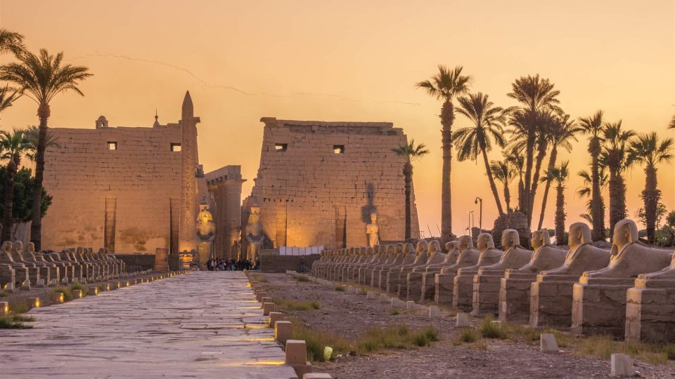 una-avenida-entre-dos-templos_62cce10d_2000x1333